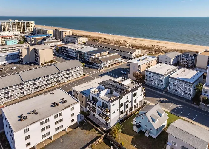 Getaway South - Ocean View Sky Lounge, Hot Tub, Game Holiday home Ocean City