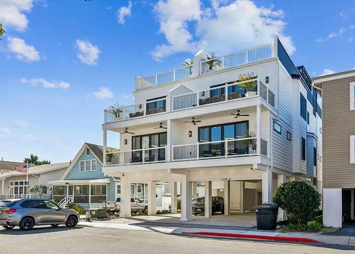 Getaway South - Ocean View Sky Lounge, Hot Tub, Game *