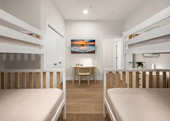 Holiday home Getaway South - Ocean View Sky Lounge, Hot Tub, Game *