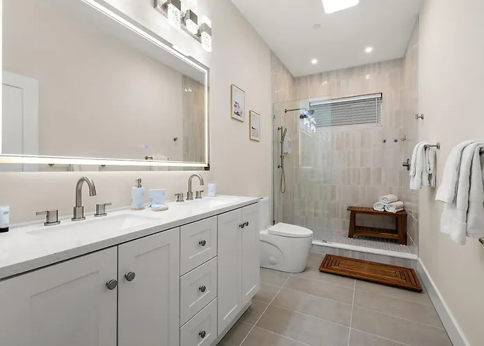Holiday home Getaway South - Ocean View Sky Lounge, Hot Tub, Game