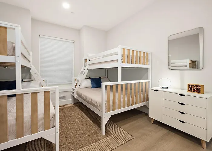 Getaway South - Ocean View Sky Lounge, Hot Tub, Game Holiday home