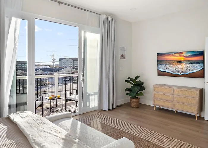 Holiday home Getaway South - Ocean View Sky Lounge, Hot Tub, Game *