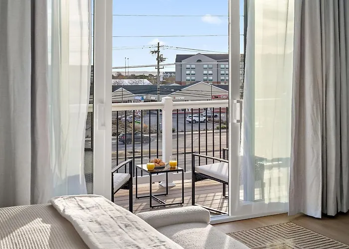 Getaway South - Ocean View Sky Lounge, Hot Tub, Game *
