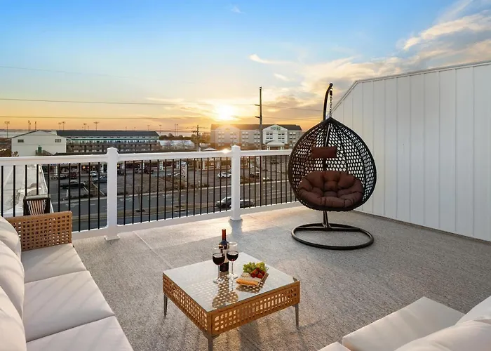 Holiday home Getaway South - Ocean View Sky Lounge, Hot Tub, Game