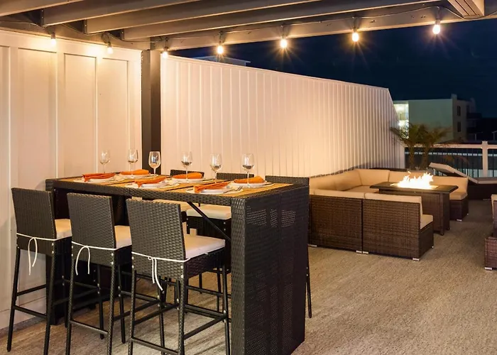 Getaway South - Ocean View Sky Lounge, Hot Tub, Game