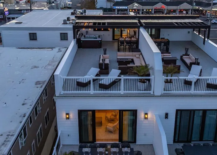 Getaway South - Ocean View Sky Lounge, Hot Tub, Game Holiday home Ocean City