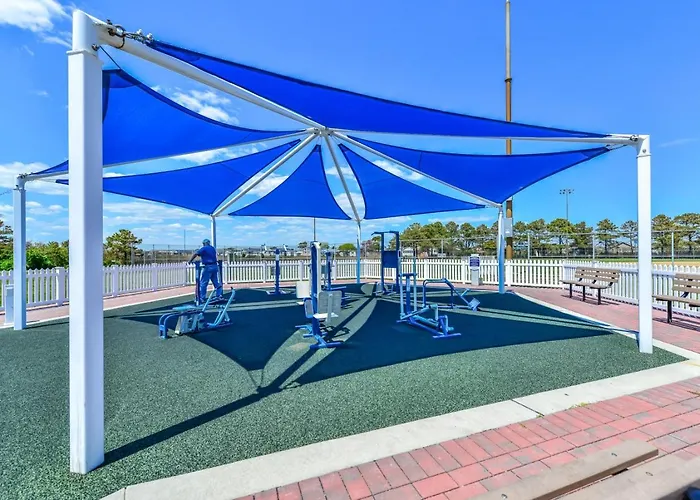 Getaway South - Ocean View Sky Lounge, Hot Tub, Game Holiday home *